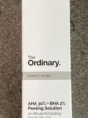 The Ordinary AHA 30% + BHA 2% Peeling Solution — White